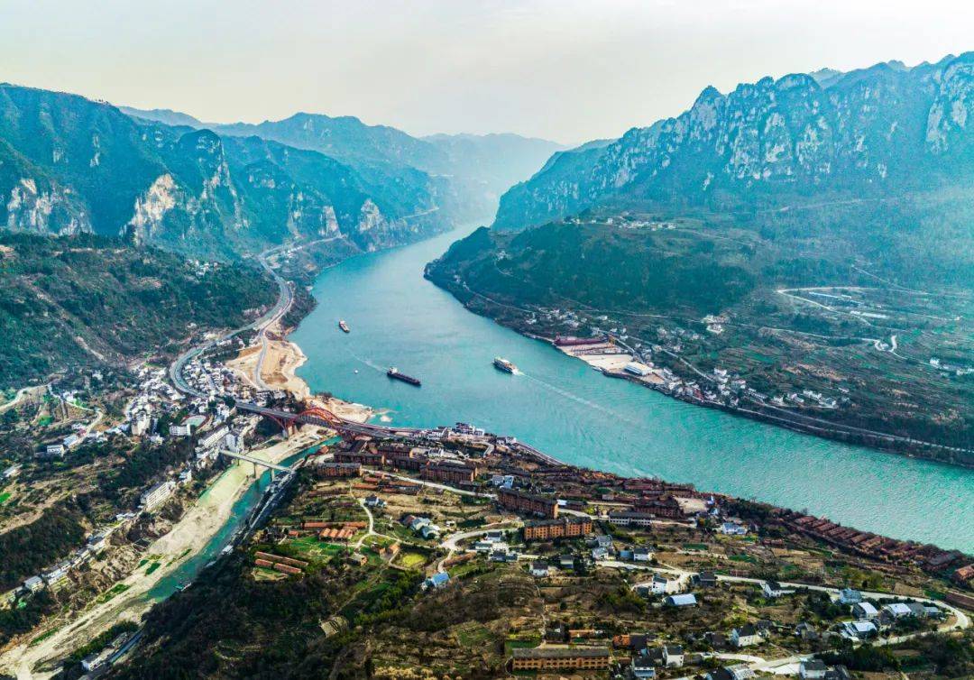 湖北，共筑美好家园——致敬领导与同胞们